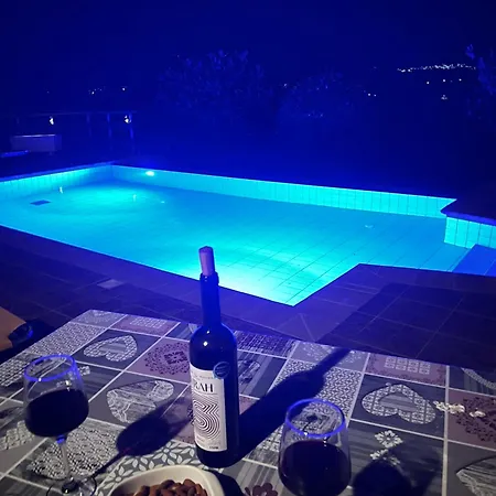 Villa Karavaki *